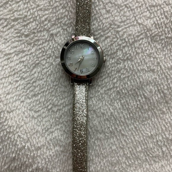 CUTE DISNEY SPARKLY WATCH WORN TWICE LIKE NEW CONDITION battery must be replaced - Picture 13 of 15
